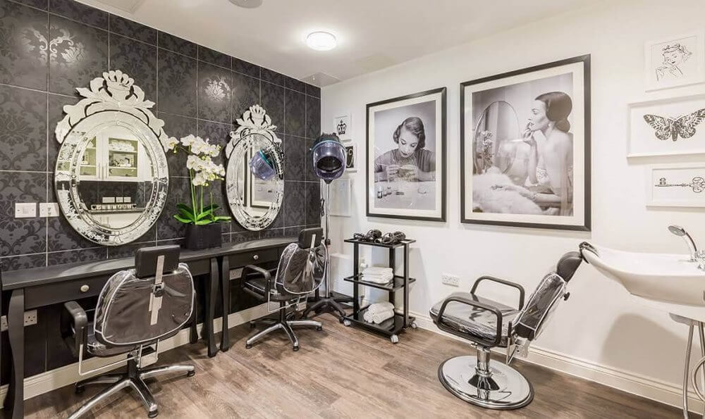 Receptionist Bank - Bath- salon