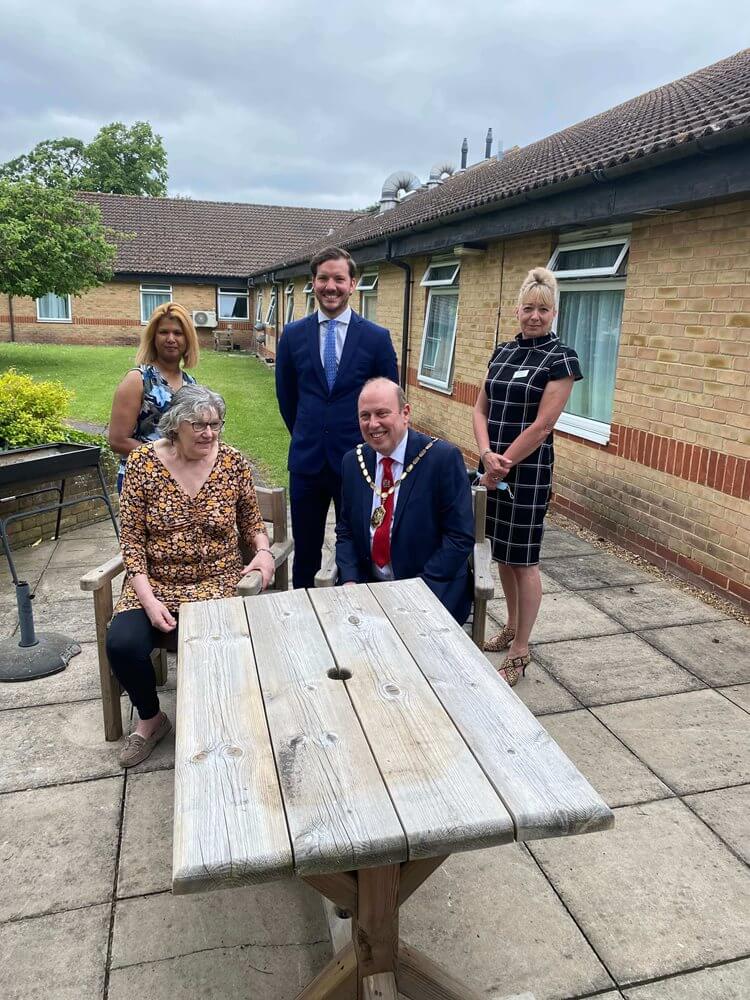 Laundry Assistant Bank - Mayor visit