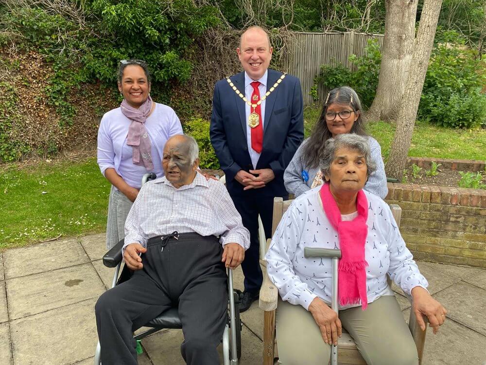 Laundry Assistant Bank - Mayor visit