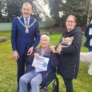 Mayor joins Orpington care home for paw-some dog show 