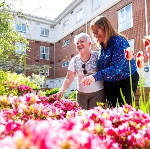 Flower arranging session - free event at Chichester Grange