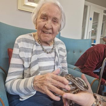 Making hiss-tory! Edinburgh care home welcomes new friends