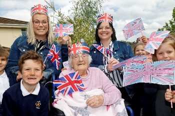 VE Day 80 celebrated in style at Suffolk care home with Mayor of Haverhill