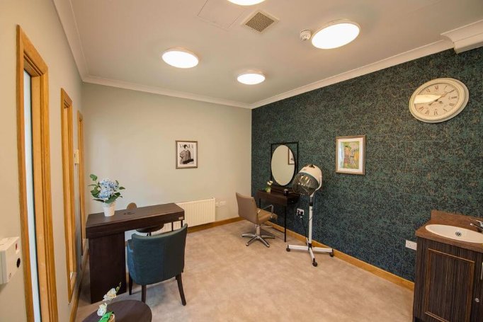 Manor Lodge - Manor Lodge hair salon