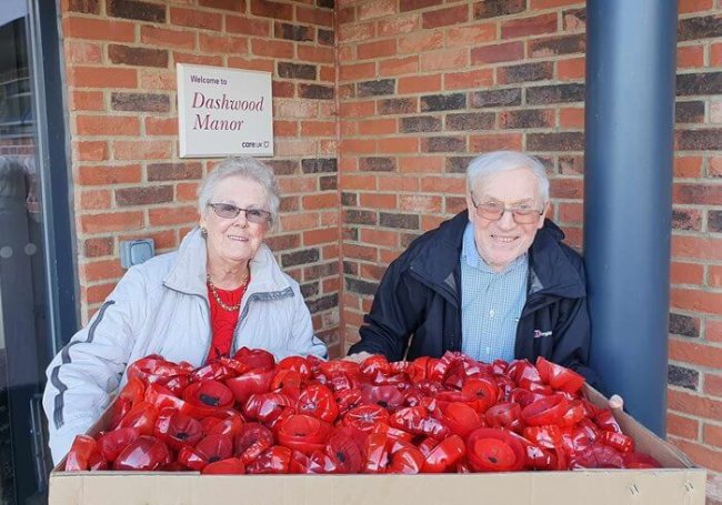 Kitchen Assistant Bank - Dashwood poppy display 