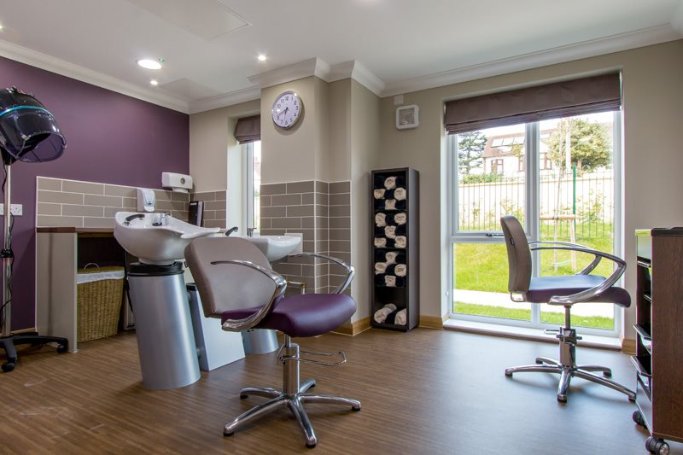 Scarlet House - Scarlet House salon