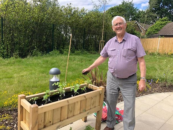 Team Leader Care Bank - gardening1_1 image