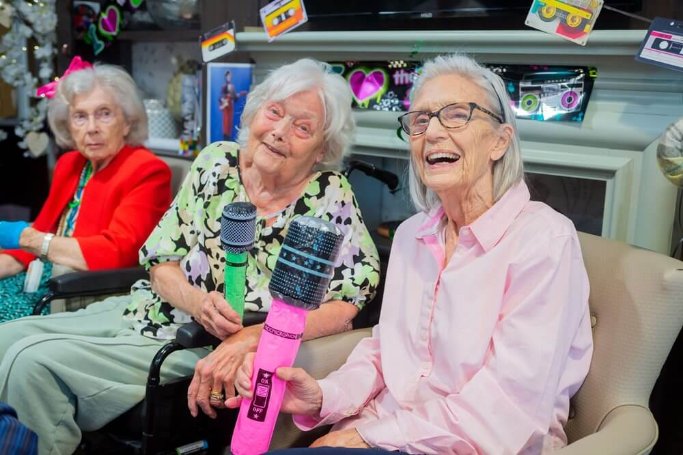 Residents were treated to a live performance from local singers, Sam and Danielle, who performed classic hits from throughout the '80s.