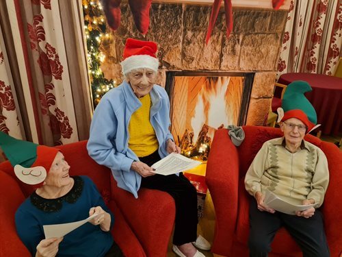 Elizabeth Lodge - Elizabeth Lodge Doorstep carols