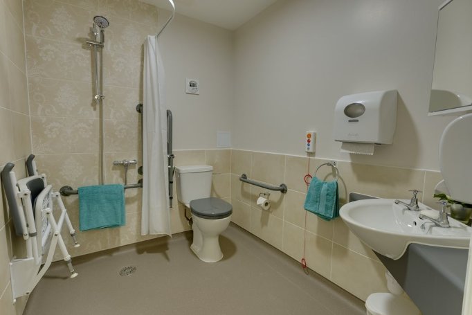 Team Leader Care - stills-roseburn-en-suite-001-enfused image