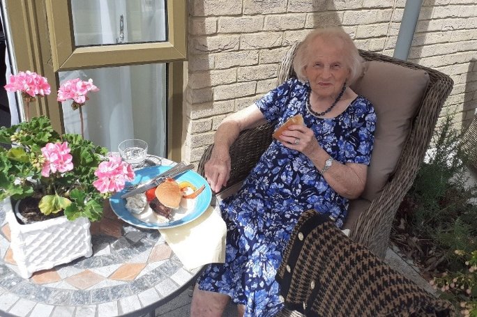 Laundry Assistant - tea-in-the-garden image