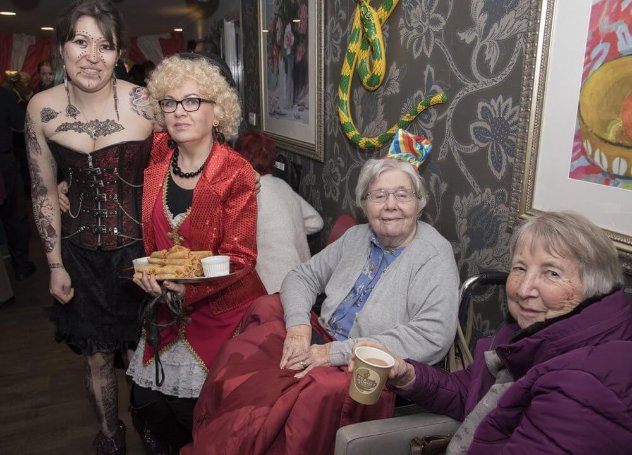 Second Chef Bank - 0057-pear-tree-court-1st-birthday-vanessa-green-alison-dowdeswell-joyce-locke-sister-beryl image