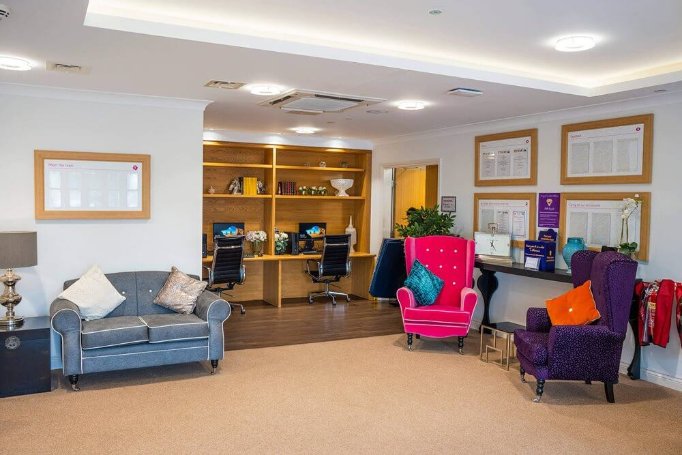 Receptionist Bank - Rush Hill Mews lounge 2