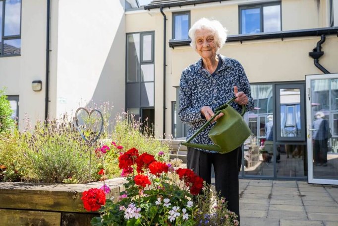 Scarlet House - Scarlet House gardening