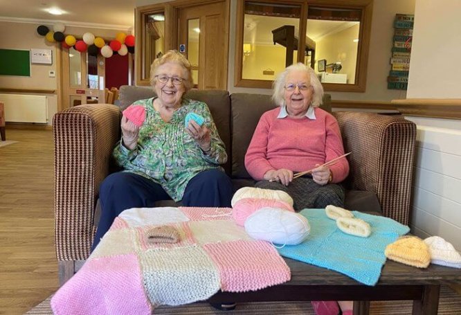 Mountfitchet House - Mountfitchet House knitting hospital donation