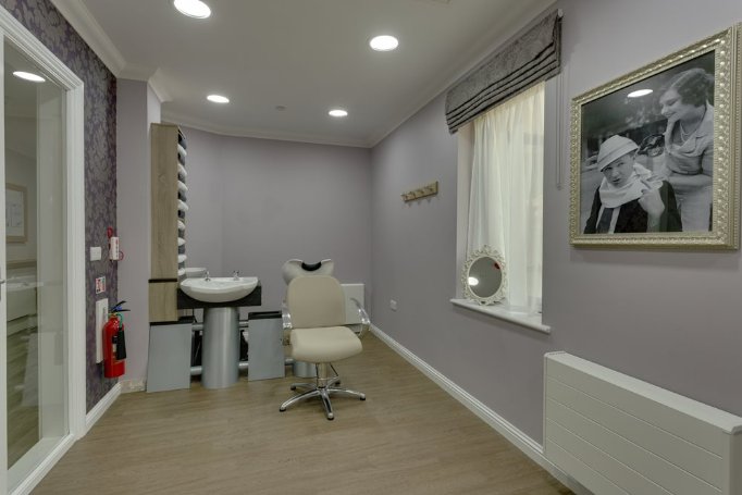 Registered Nurse - stills-roseburn-salon-001-enfused image